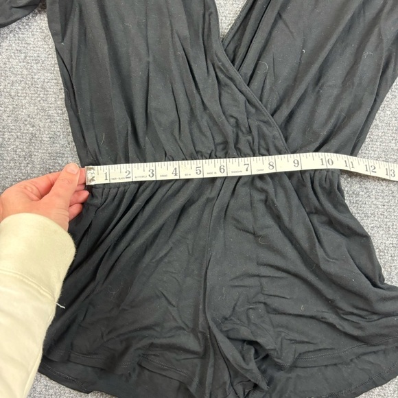 NAKED PRINCESS Women’s Black 3/4 Sleeve V-Neck Romper Shorts size: Small - Picture 10 of 12